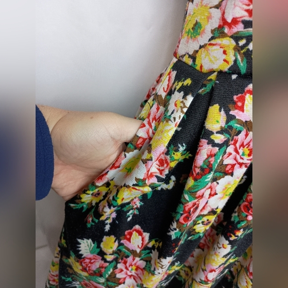 2/$30 Lularoe Butterly Floral Short Sleeve Dress-(#635) - Picture 2 of 6